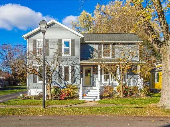 12 Clinton Pl, Fairport, NY 14450