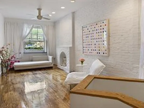 335 West 21st Street image 1 of 3