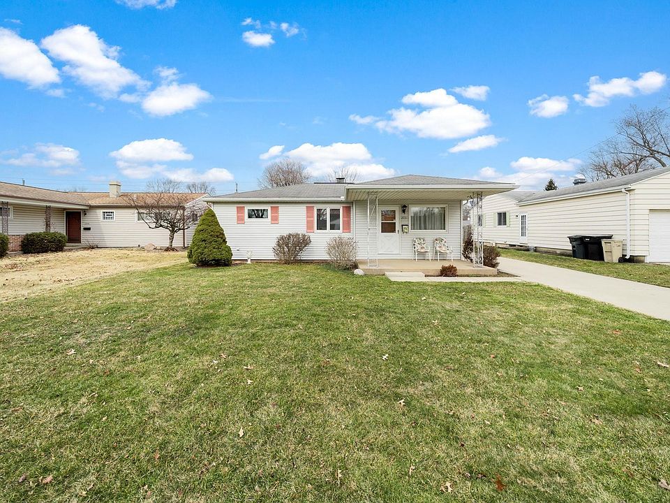 1st image of 2731 Macarthur Ave