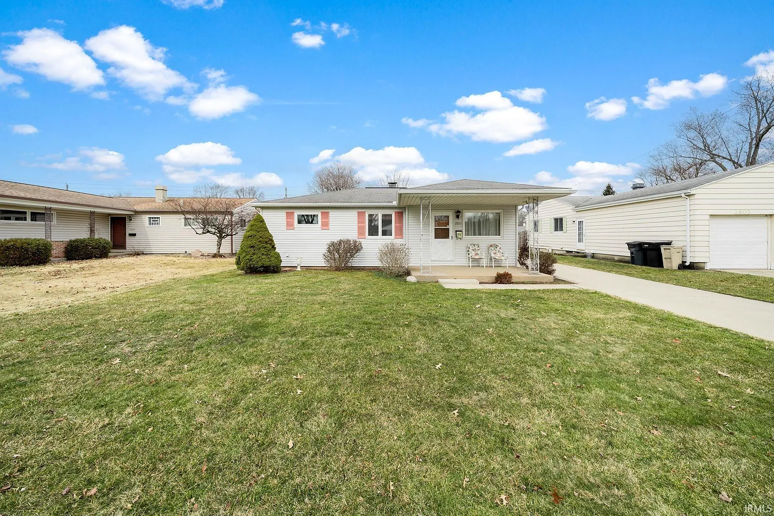 2731 Macarthur Ave photo 1