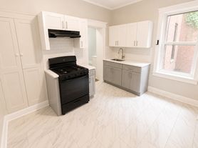 214 W Market, 3 Bed/ 1Bath