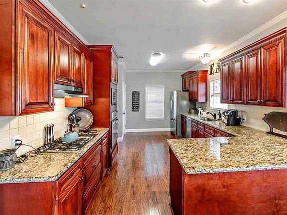 5th image of 4865 Imperial Dr