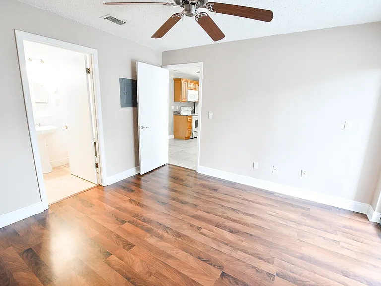 2585 Grassy Point Dr #203 — Photo 6