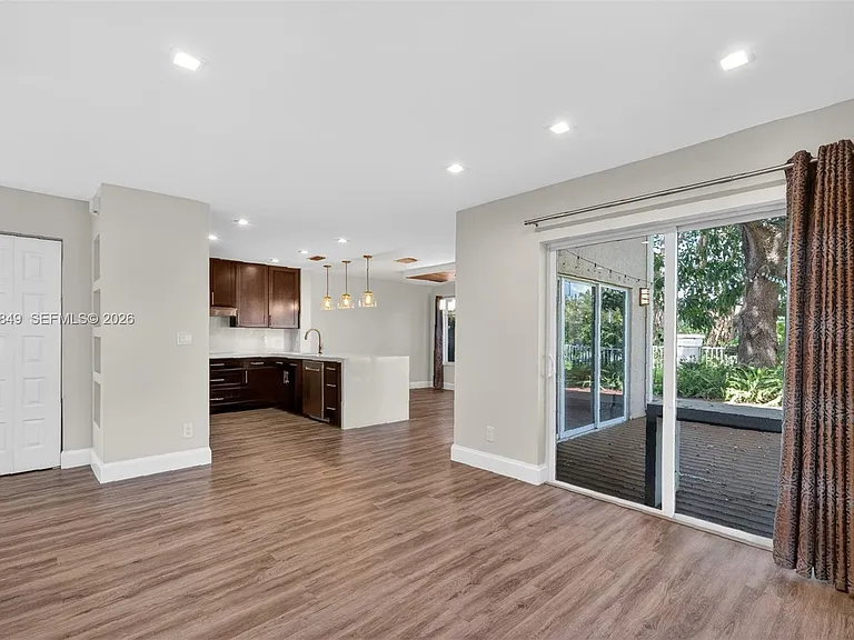 1603 W Harmony Lake Cir — Photo 18