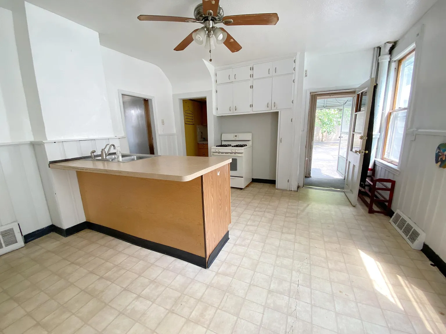 2 bed, 1630 sqft, $1,500 — Photo 3