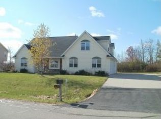 W7027 Everglade Rd, Greenville, WI 54942