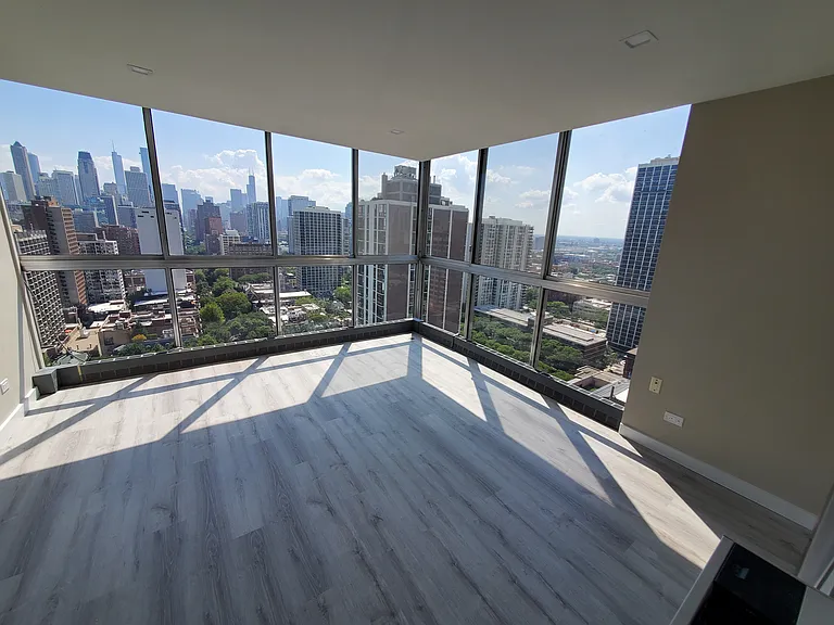 1555 N Dearborn Pkwy #27E — Photo 24