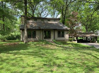 835 Yosemite Dr, Saint Louis, MO 63122