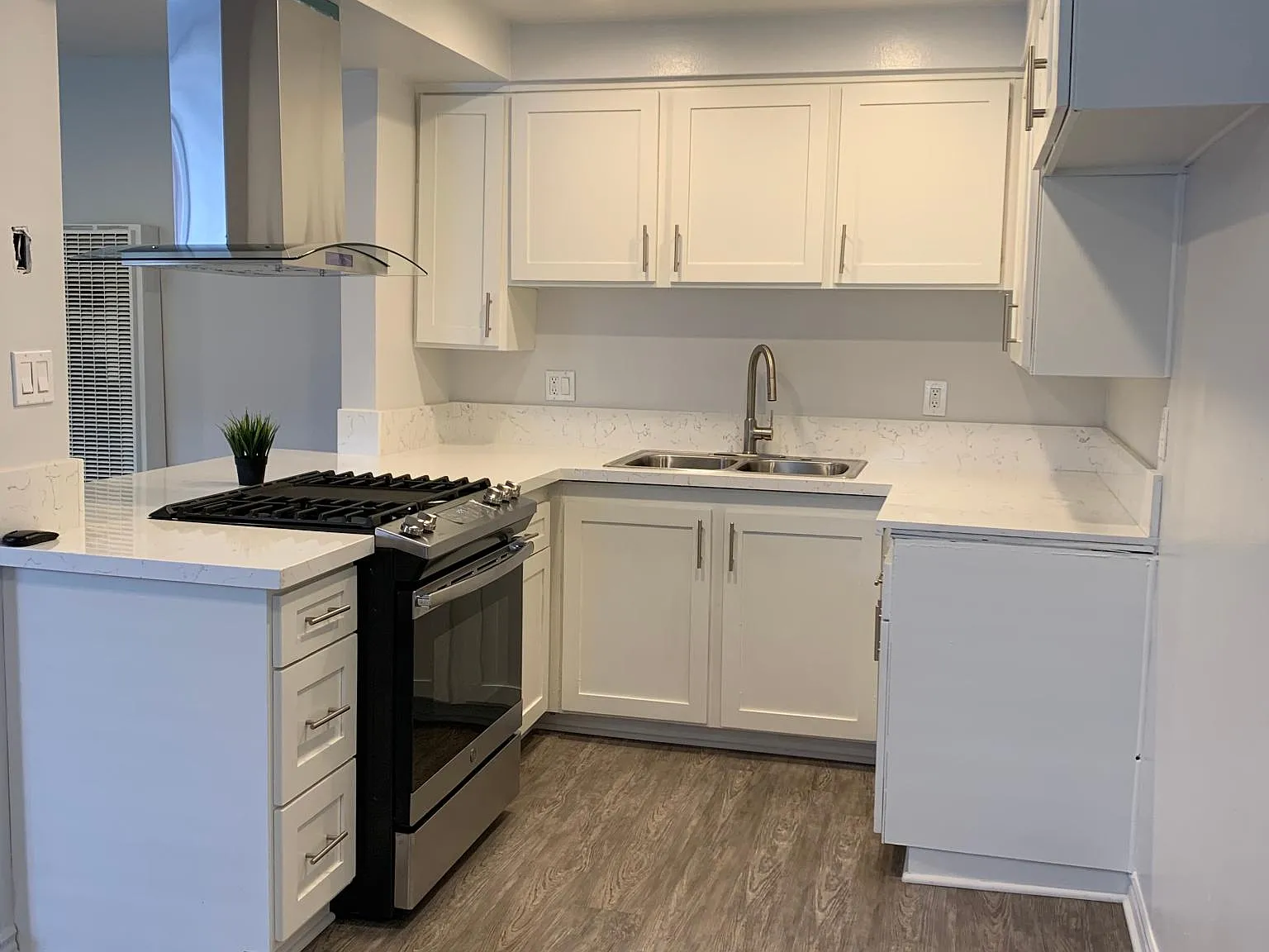 Stonehill Apartments — Photo 2