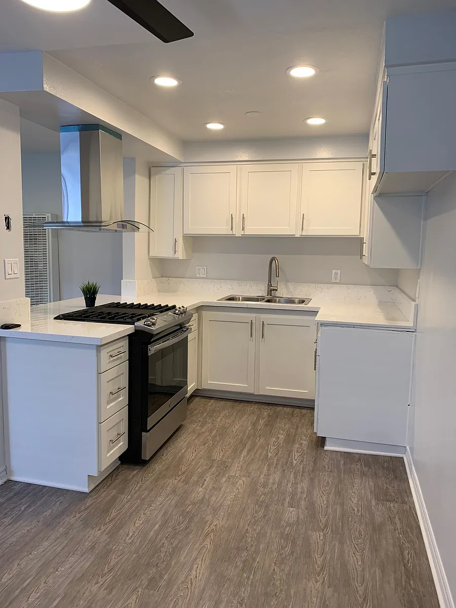 Photo 2 of 18 - Stonehill Apartments - Whittier, CA Building Photo - Stonehill Apartments