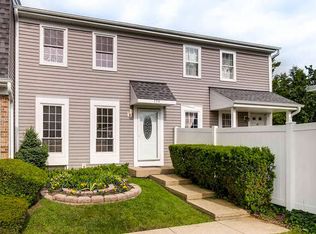574 Westminster Cir, Roselle, IL