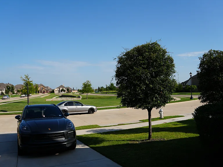 2504 Melrose Dr — Photo 33