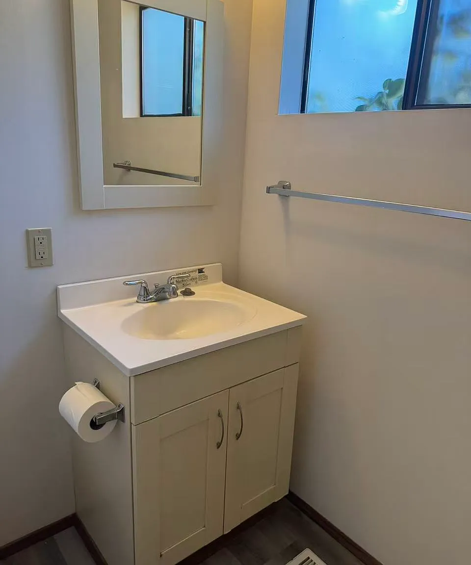 4 bed, 2.5 bath, 1890 sqft, $4,000 — Photo 2