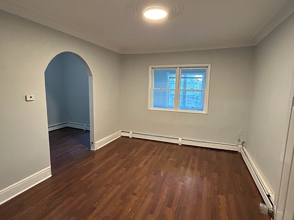 1st image of 139 W 28th St #2