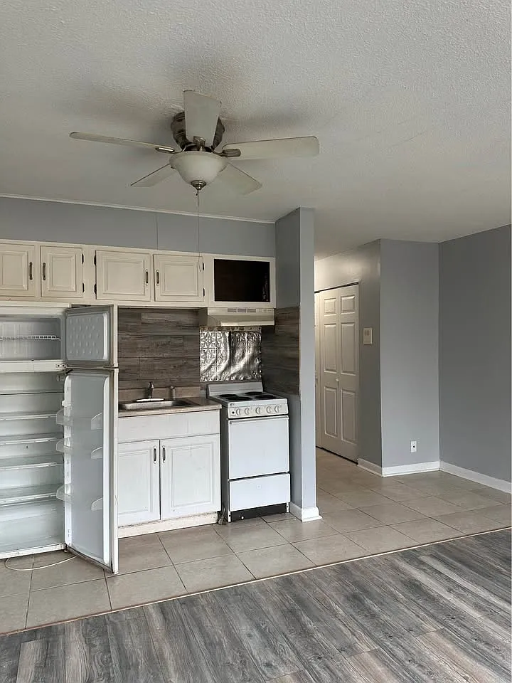 Studio, 403 sqft, $1,400 — Photo 1