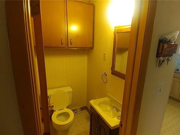 5th image of 793 E Dartmoor Ave