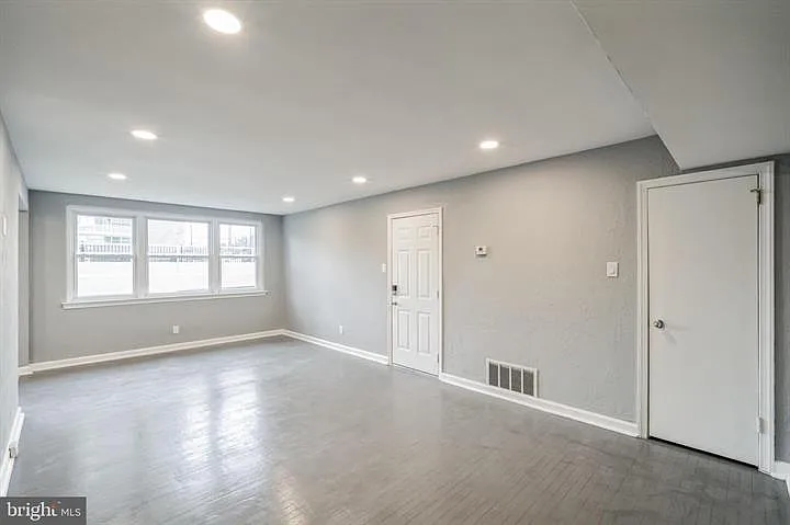 2137 Bryn Mawr Ave #3F — Photo 3