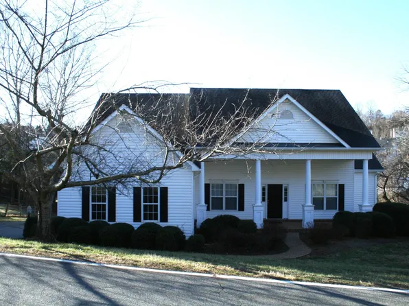 1092 Olympia Dr, Charlottesville, VA 22911