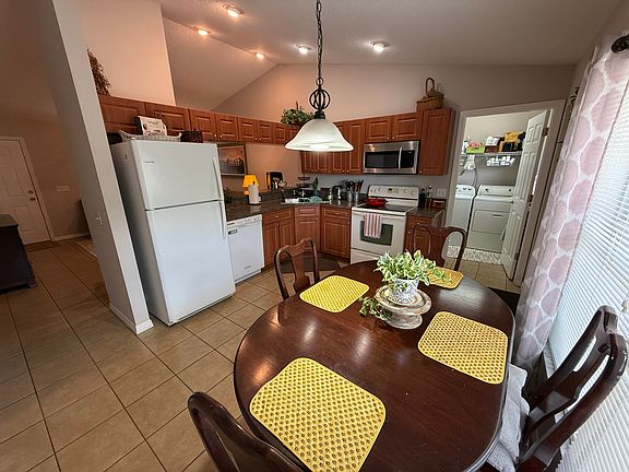 3rd image of 4051 Adrian Ave