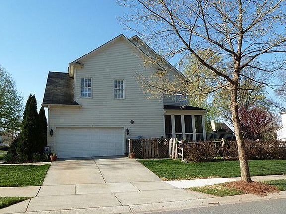 Spacious Side-Load Garage with lots of Storage Space