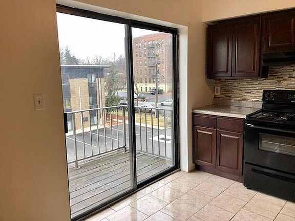3rd image of 451 Highland Ave APT E6