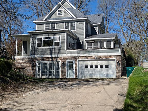 3rd image of 405 Vine Ave