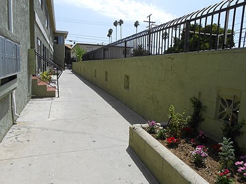 3rd image of 820 W Gardena Blvd APT 2