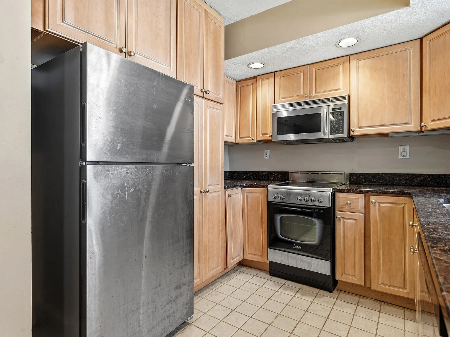 2 bed, 760 sqft, $3,400 — Photo 2