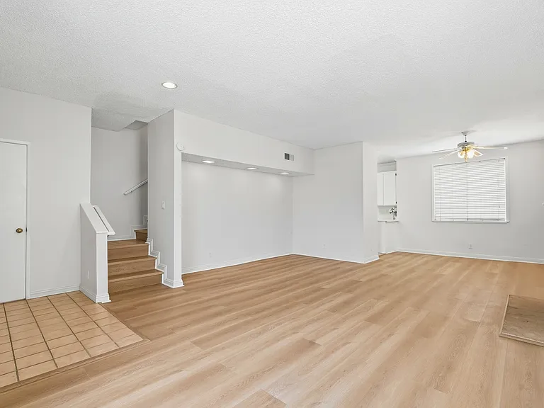 13901 Olive View Ln — Photo 14