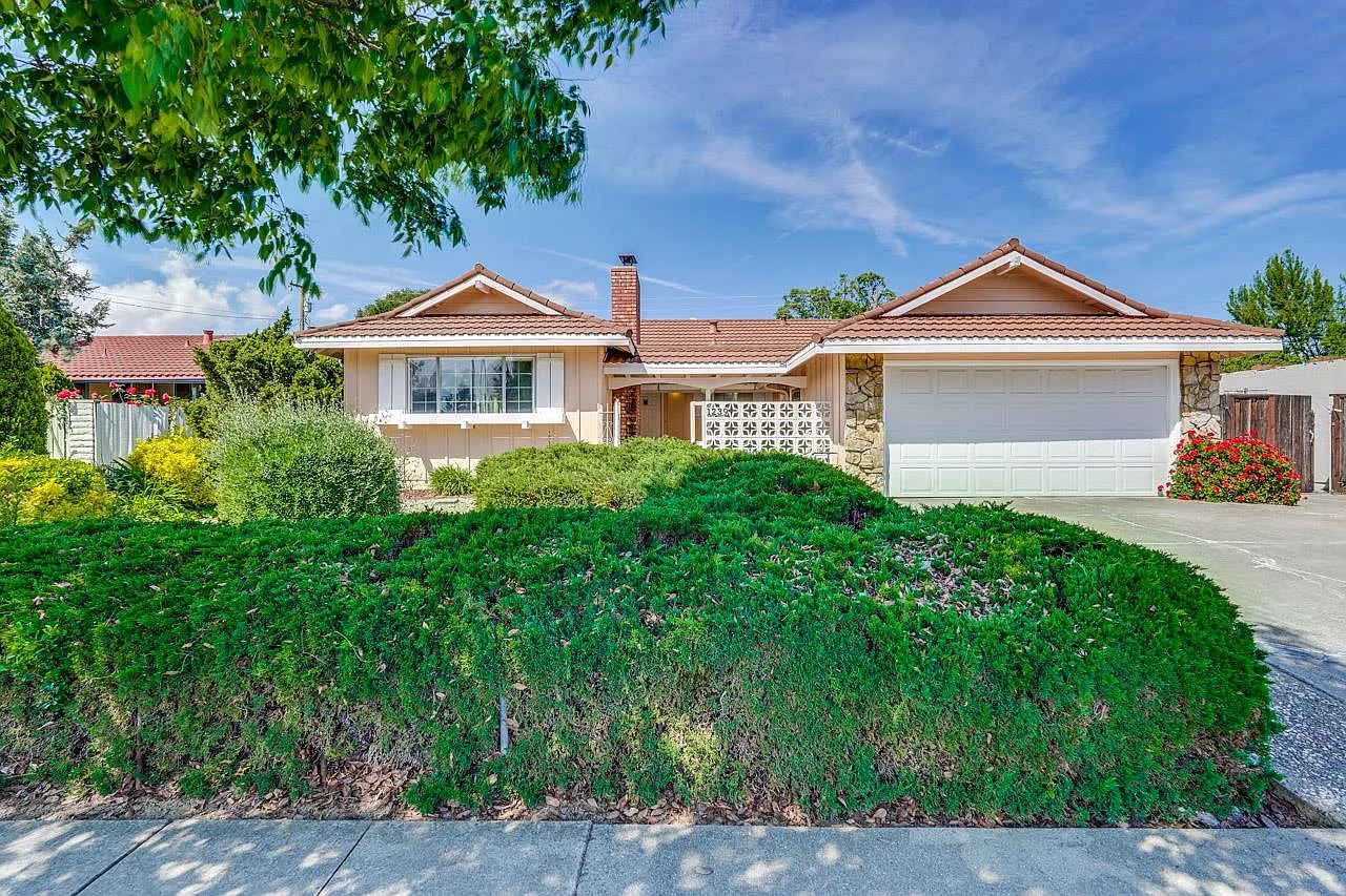 1239 Lockhaven Way photo 1