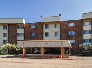 841 N York Rd APT 215, Elmhurst, IL 60126