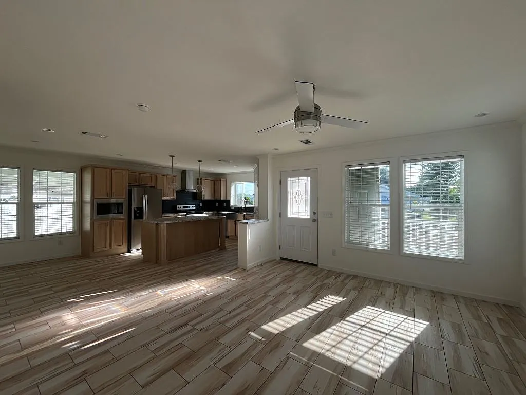 3 bed, 2.0 bath, 1356 sqft, $1,499 — Photo 3
