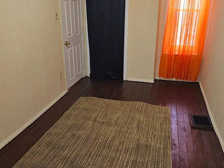 2219 Wilder St — Photo 6