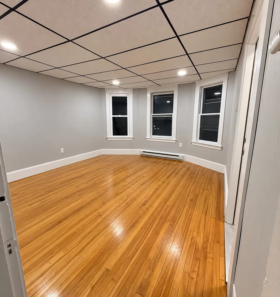 3 bed, 1337 sqft, $2,350 — Photo 1