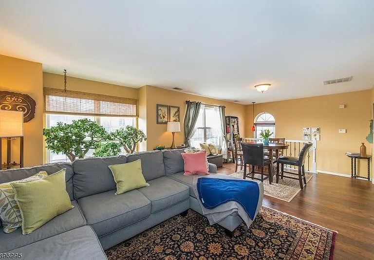 50 Pine St #4 — Photo 5
