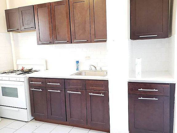 4th image of 424 New York Ave #9
