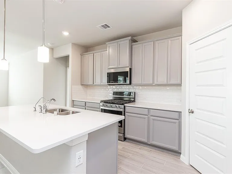 7214 Toluca Dr — Photo 12