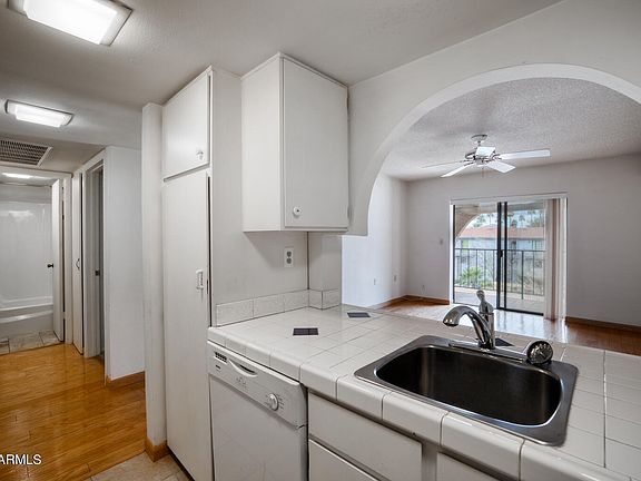 4th image of 3033 E DEVONSHIRE Avenue #3027