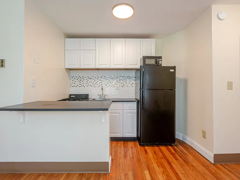 105 9th St SE #302 — Photo 4