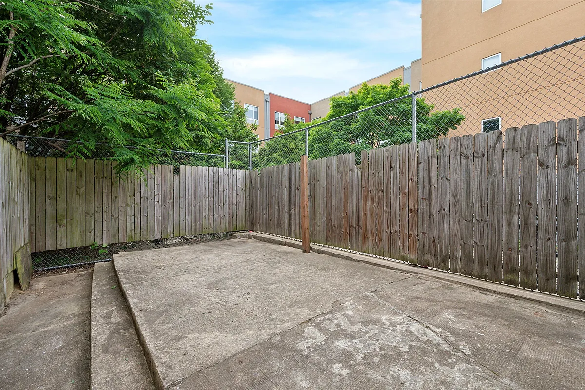 Building Photo - 1634 N Sydenham St