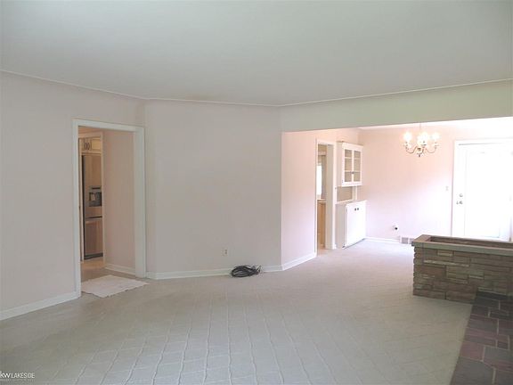 3rd image of 44784 Morang Dr