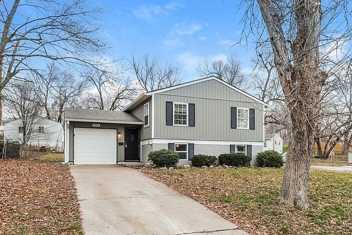 1st image of 18906 E Arrowhead Dr