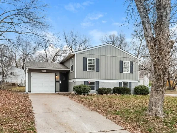 18906 E Arrowhead Dr, Independence, MO 64056