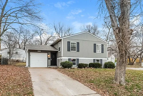 18906 E Arrowhead Dr Photo 1