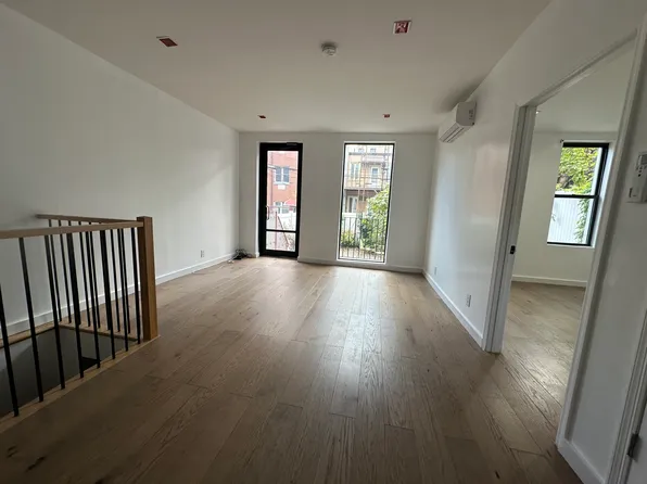 1928 Linden Street image 3 of 18