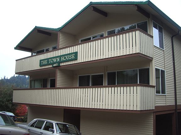 3rd image of 417 Bellevue Way SE APT 201