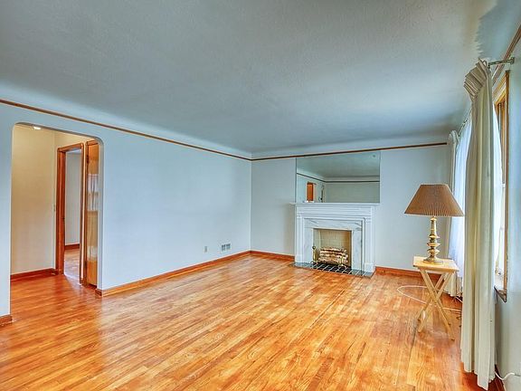 2nd image of 4424 Forestwood Dr