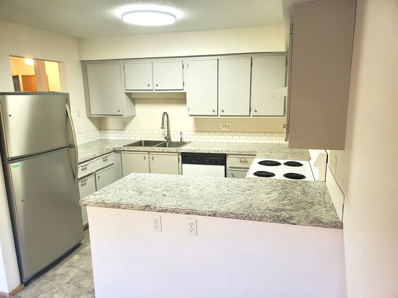2 bed, 947 sqft, $1,750 — Photo 3