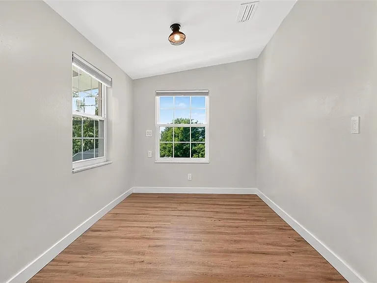 1099 Grove Ave — Photo 40