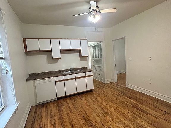 3rd image of 1958 W Waveland Ave #1